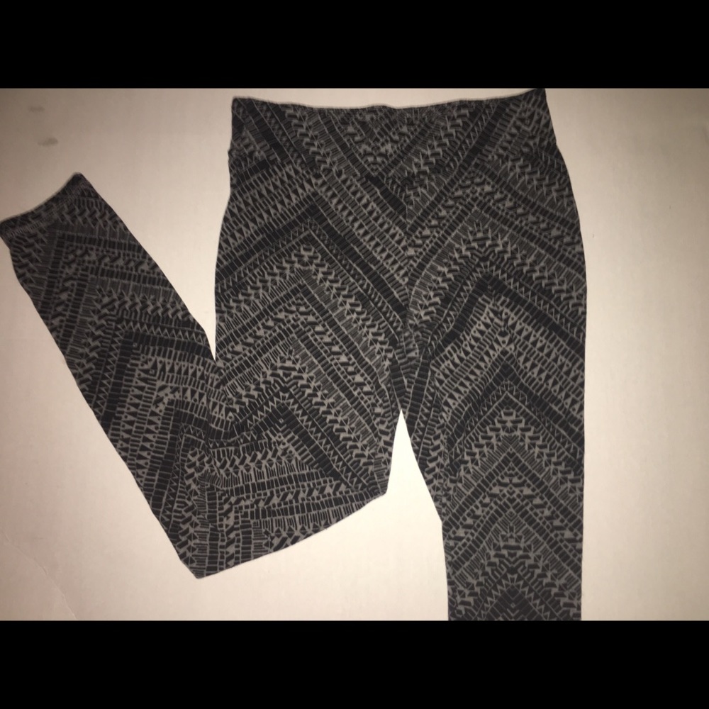 gray leggings with design